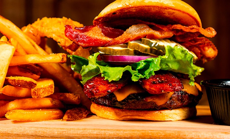 Bacon cheeseburger with fries